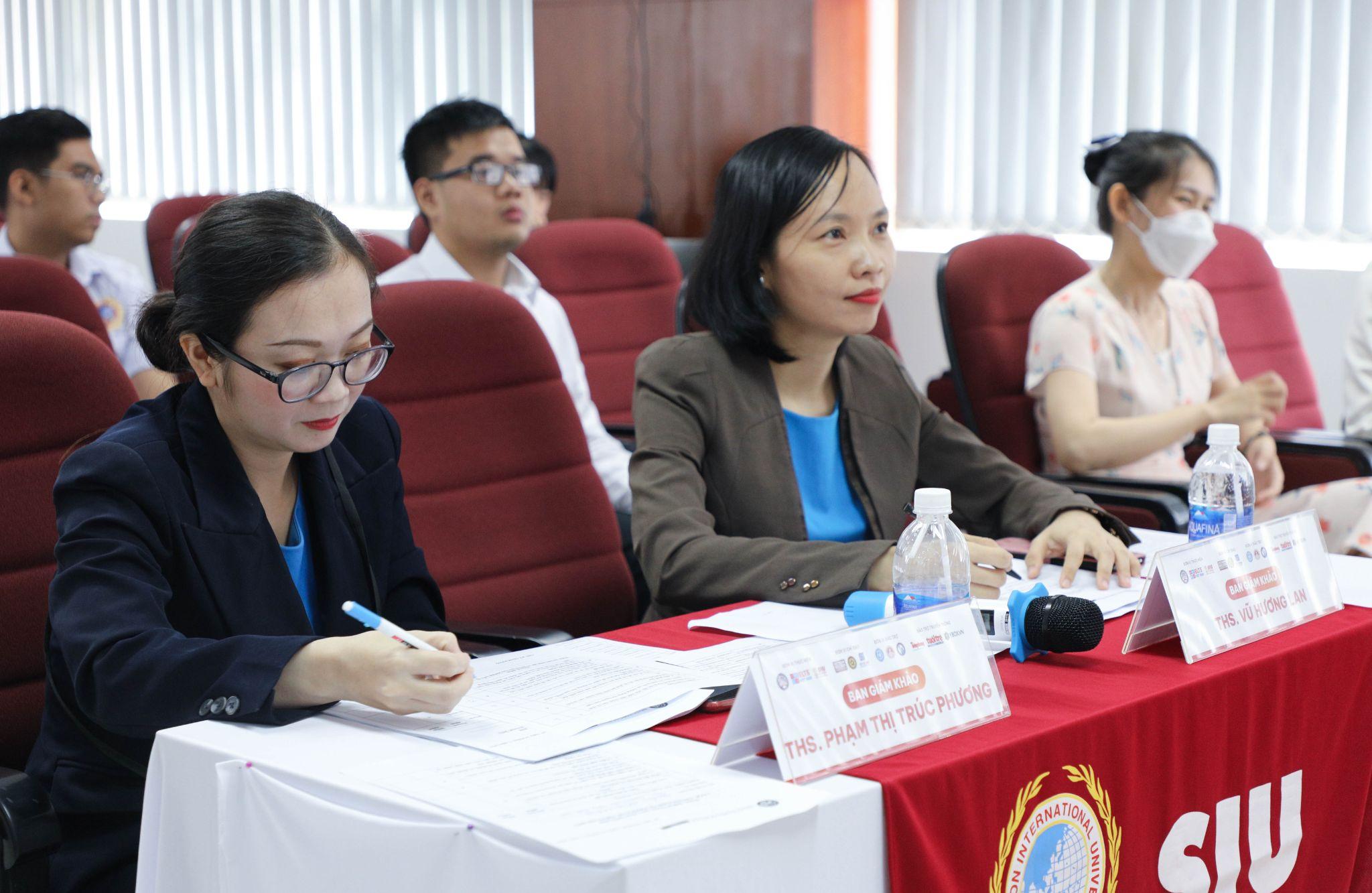 SIUers khai phá khả năng tiếng Anh cùng EOV