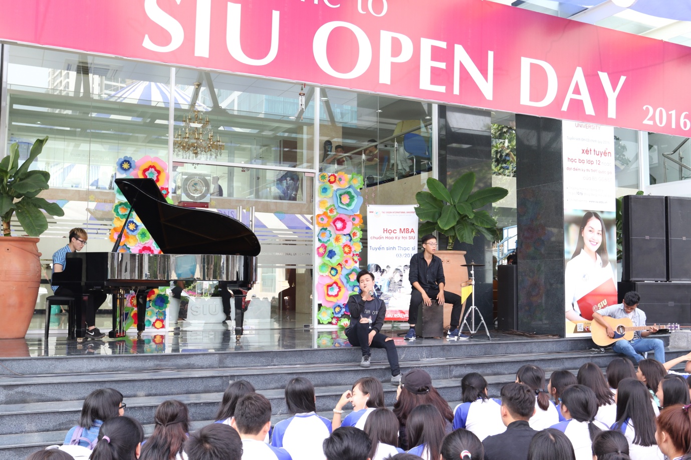 Hàng nghìn học sinh, phụ huynh trải nghiệm Ngày hội thông tin của Đại học Quốc tế Sài Gòn