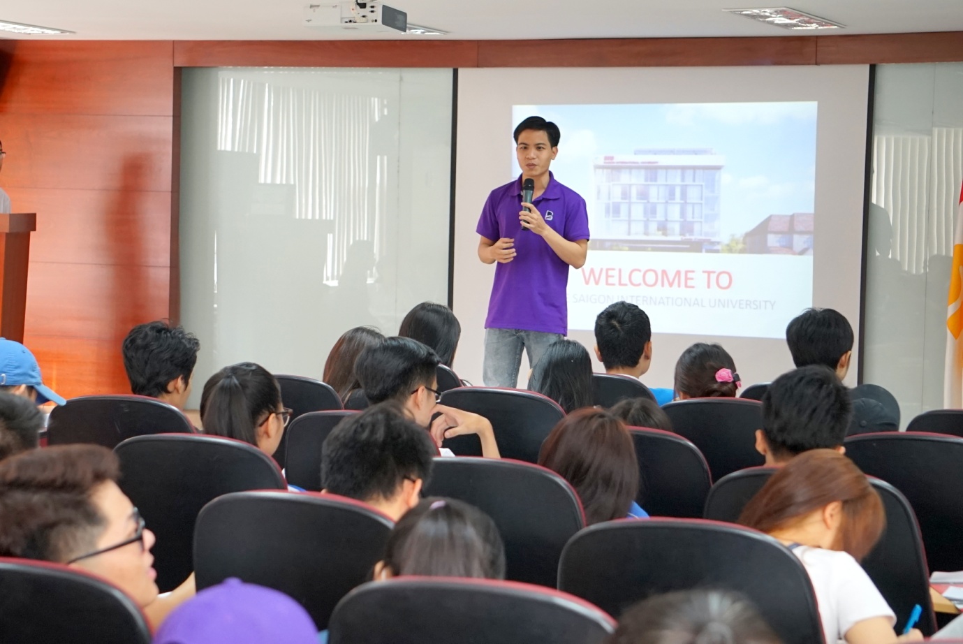 Hàng nghìn học sinh, phụ huynh trải nghiệm Ngày hội thông tin của Đại học Quốc tế Sài Gòn