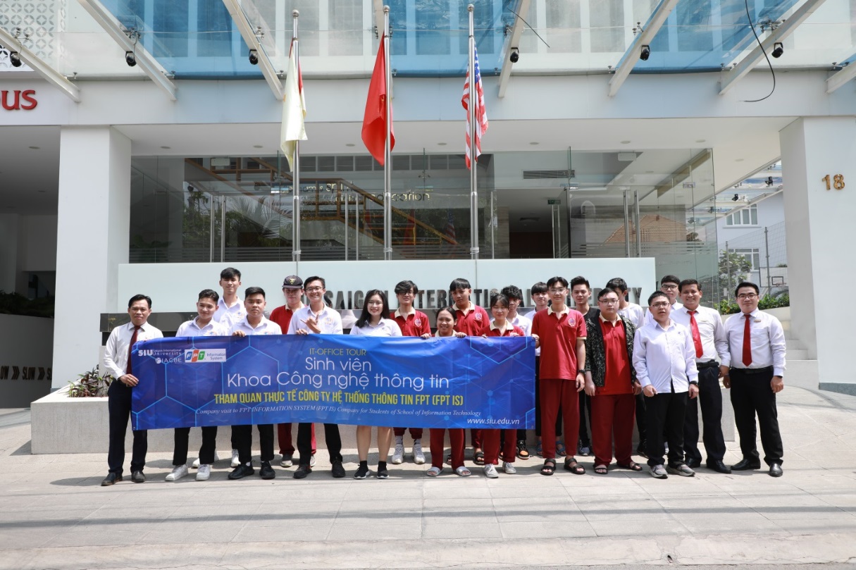 Trải nghiệm thực tế doanh nghiệp với hành trình “SIU IT Office Tour”