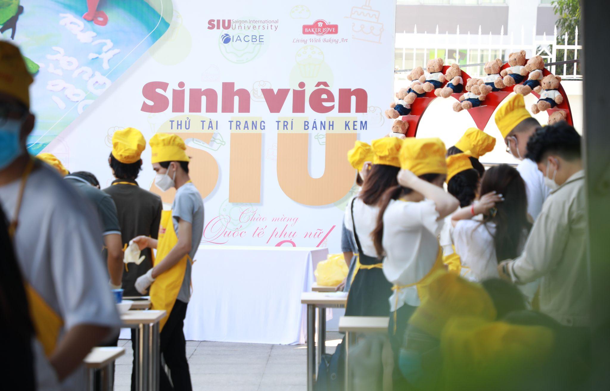 Thay lời muốn nói qua những chiếc bánh kem “SIUer-made”