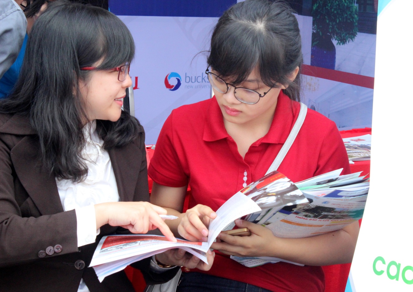 Trường Đại học Quốc tế Sài Gòn tham dự Ngày hội Tư vấn tuyển sinh Báo Tuổi trẻ 2016